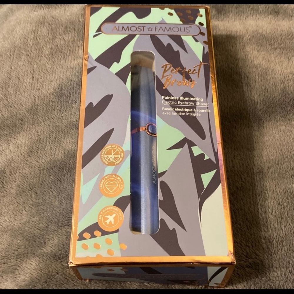 Almost Famous Perfect Brows Electric Brow Shaver in Blue